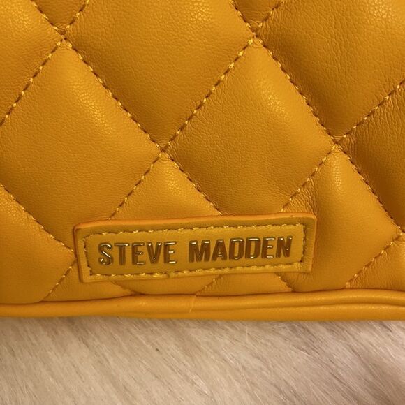 NWT Steve Madden (Bvital) Quilted Crossbody Bag w Air Pod Pouch - Yellow - Picture 14 of 16